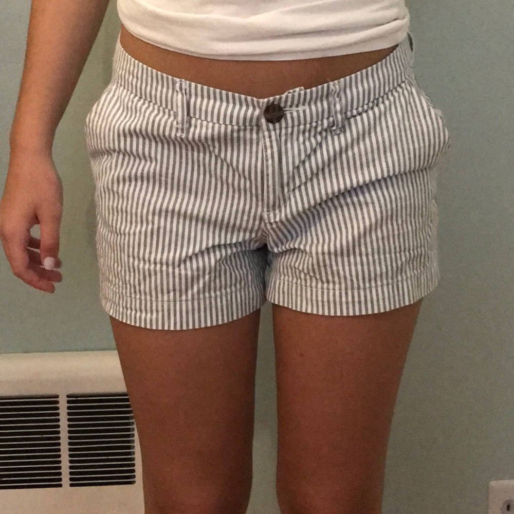 ❗️4/$25❗️Old Navy Navy and White Striped Shorts